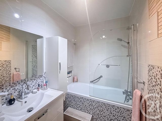 Appartement à vendre - 4 pièces - 70.27 m2 - FLEURY LES AUBRAIS - 45 - CENTRE - Century 21 Premium